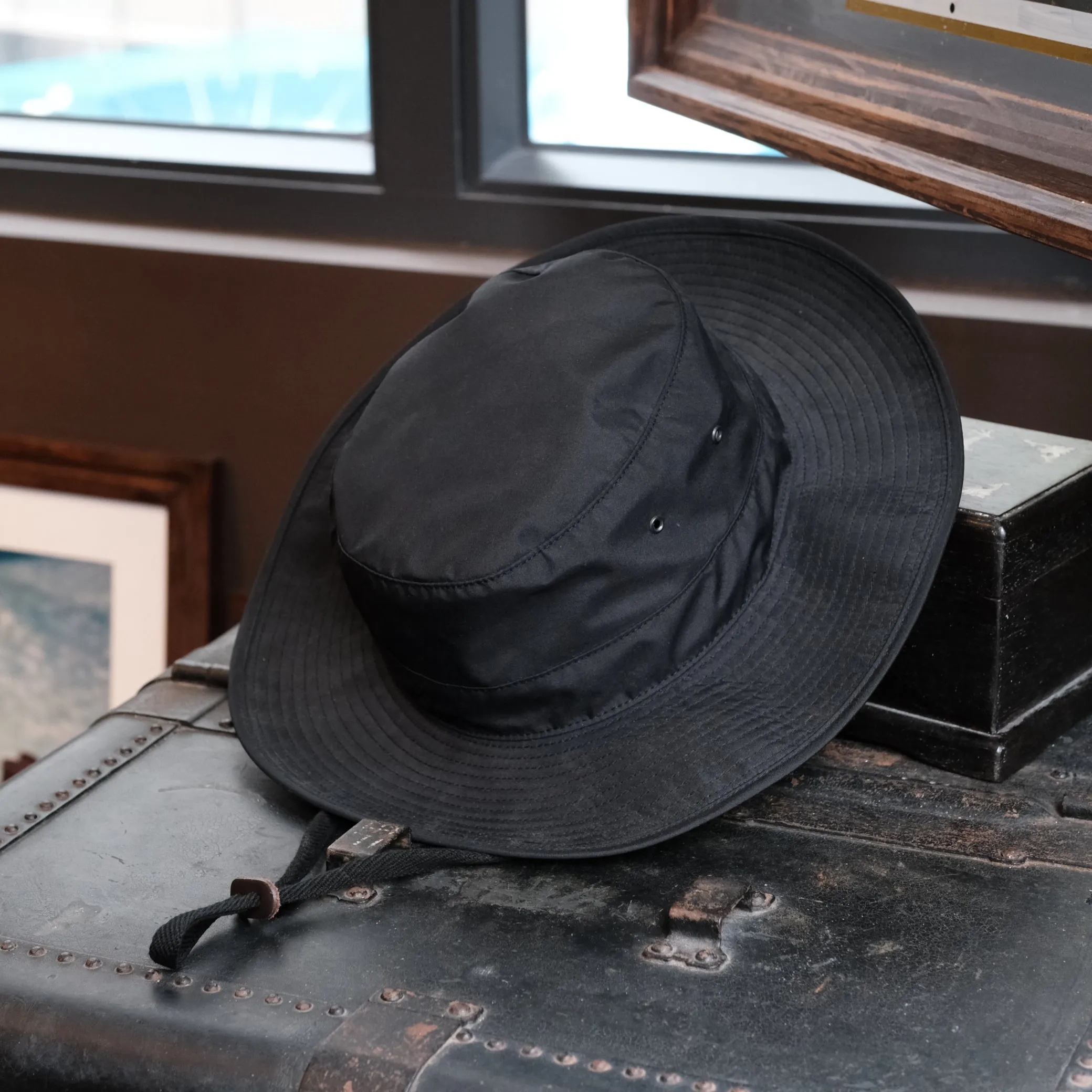 BLACK SIGN Slicker Hat